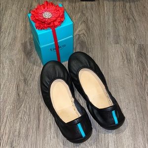 LIKE NEW Matte Black Tieks by Gavrieli Sz 9